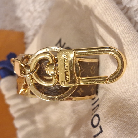 Louis Vuitton MonogramVisit Porte-Clé Boîte Chapeau Bag. - Picture 3 of 11